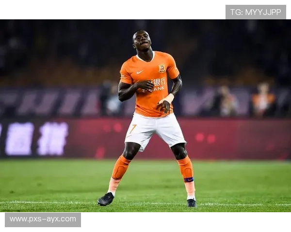 萨维奇防守稳健表现引关注,成球队后防核心支柱